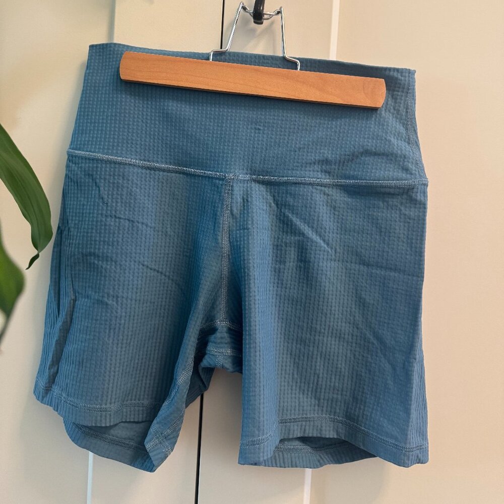 Lululemon High-Rise Yoga Short 6" Grid Texture in Utility Blue, Size 8